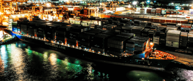 Mercosul Suape, 2020 navio atracado em porto de containers